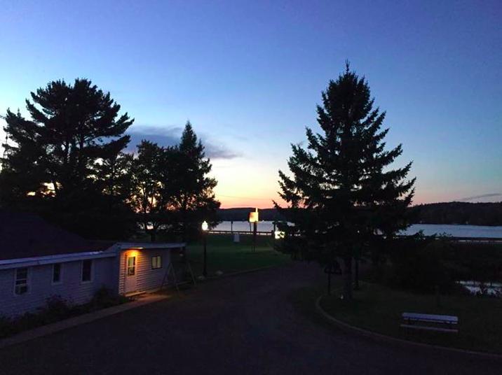 Bear Paw Inn Michigamme Extérieur photo